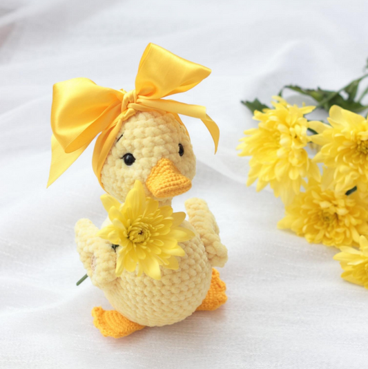 Yellow Duckling Plushie – Crochet Amigurumi Pattern  🐤