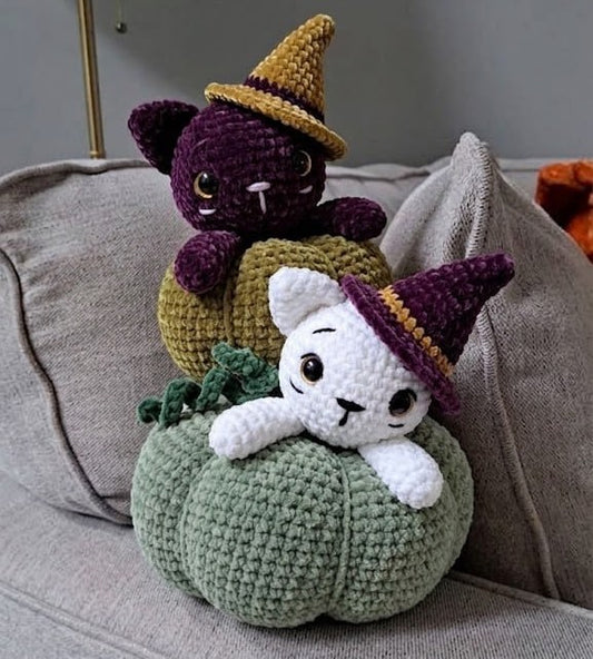 Witch Cat in Pumpkin Crochet Pattern: Step-by-Step PDF
